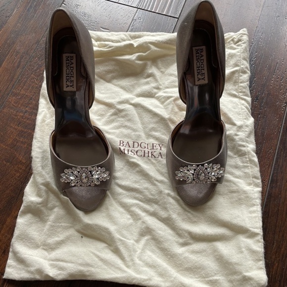 Badgley Mischka Dorsey Pump - Picture 3 of 8